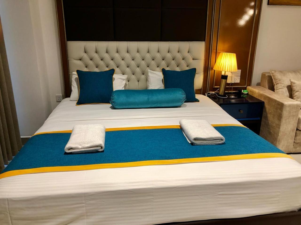 Negombo Ocean Breeze - Bliss On The Beach Luxury Apartments By Serendib Vacation Exterior photo